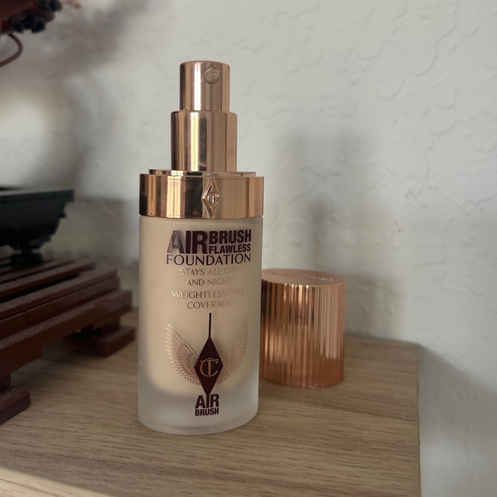 Charlotte Tilbury Airbrush Flawless Foundation in 1 Neutral Shade - Picture 2 of 7